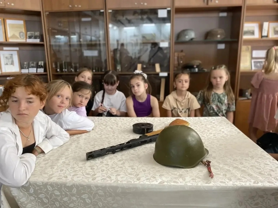 Юные посетители летнего оздоровительного лагеря «Ромашка» побывали на экскурсии в Дондуковском музее